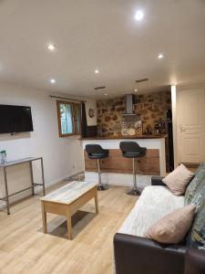 2 pièces, Proche centre ville, GIP ASFO, Jardin et Parking Privatifs