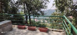 Oak Hill Cottage, in a wooded area valley view near Bakehouse and Chaar Dukaan