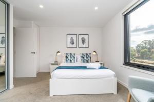 Beautiful Art Apartment near Tram and Shops! - Hosted by CanStay