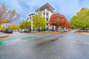 Gateway Apt in Kingston Central - Hosted by Canstay