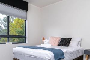 Gateway Apt in Kingston Central - Hosted by Canstay