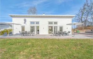 Three-Bedroom Holiday Home In Kopingsvik - Laxeby