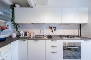 GuestHost - Claires Attic