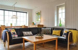 Two-Bedroom Holiday Home In Hvide Sande