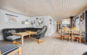 Gorgeous Home In Glesborg With Kitchen