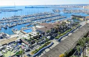 Cozy Apartment In Torrevieja - توريفايجا