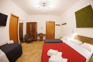 Dante 2 Rooms Apartment Super Central next metro By HouseinNaples