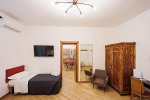 Dante 2 Rooms Apartment Super Central next metro By HouseinNaples
