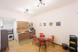 Dante 2 Rooms Apartment Super Central next metro By HouseinNaples