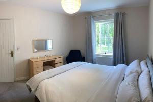 House Bunratty Castle gardens