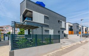 1 Bedroom Amazing Apartment In Vir