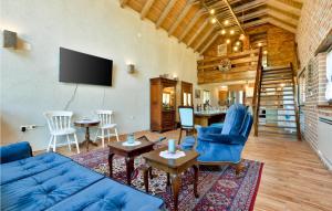 5 Bedroom Awesome Home In Novi Marof 