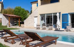 Amazing Home In Naselje Muzini