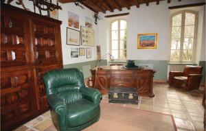 Maisons de vacances Awesome Home In Arles : photos des chambres