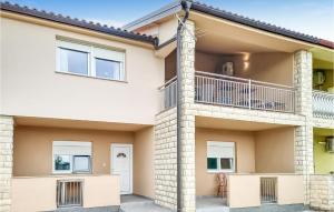 Beautiful Apartment In Starigrad