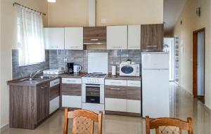 Beautiful Apartment In Starigrad