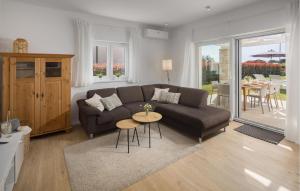 4 Bedroom Lovely Home In Krancici 