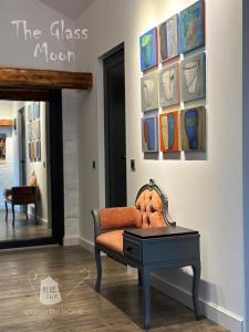 Пространства за гости Синият час - апартамент The Glass Moon