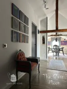 Пространства за гости Синият час - апартамент The Glass Moon - Obraztsov Chiflik