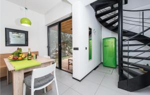 Awesome Home In Dragove With Wifi