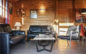 3 Bedroom Cozy Home In Gramsbergen