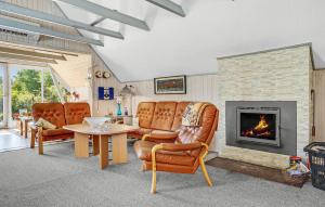 2 Bedroom Gorgeous Home In Glesborg