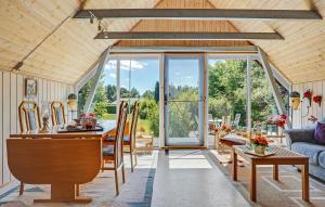 2 Bedroom Gorgeous Home In Glesborg