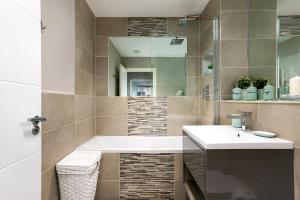 Penthouse Apartment room in Green Diamond by Creatick Apartments