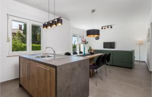 Nice Apartment In Lovran With Wifi