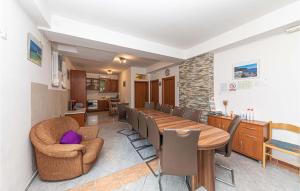 8 Bedroom Gorgeous Home In Okrug Donji 