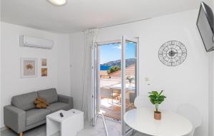8 Bedroom Gorgeous Home In Okrug Donji 