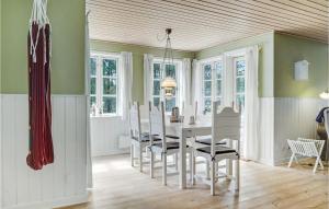 Stunning Home In Blåvand With Wifi