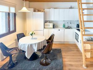 Holiday Apartment Hirvas 1