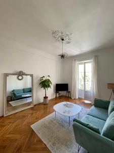 Appartement niçois au coeur du triangle dor