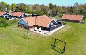 Four-Bedroom Holiday Home In Blavand - Sjælborg