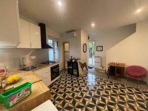 Appartements Appartement Maison Saint Laurent dAigouze Village tournage Ici Tout Commence : photos des chambres