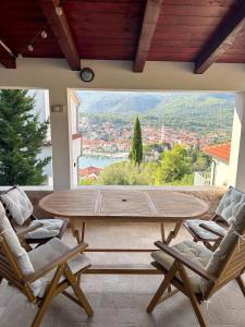 BellaVista Jelsa 2+2