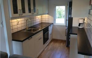 Gorgeous Home In Löttorp With Wifi