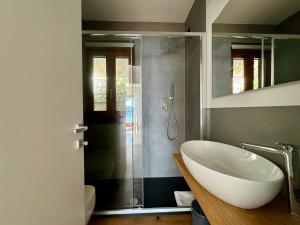 Elegant modern and bright flat with splendid terrace overlooking the sea and Palmaria Island Modern designer interior accommodates up to six people