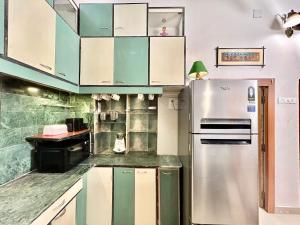 Aristocratic 3BHK apartment near Eastern Metropolitan Club, Santoshpur