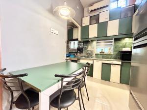 Aristocratic 3BHK apartment near Eastern Metropolitan Club, Santoshpur