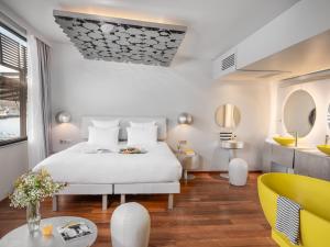 Designer Silver Suite room in Hotel OFF Paris Seine