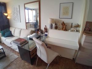 jolie studio à paris 12 em