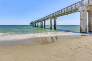 Walk to Ocean and Pier Surfside Beach Family Escape