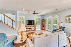 Walk to Ocean and Pier Surfside Beach Family Escape