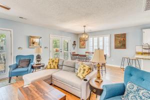 Walk to Ocean and Pier Surfside Beach Family Escape