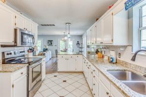 Walk to Ocean and Pier Surfside Beach Family Escape