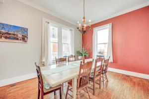 The Loft - Historic Dtwn Hondo Apt with Balcony