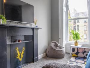 West End Cosy Pop of Colour - Pass the Keys