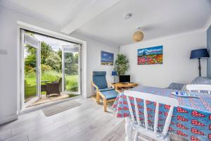 Walk to West Wittering Beach - Pass the Keys